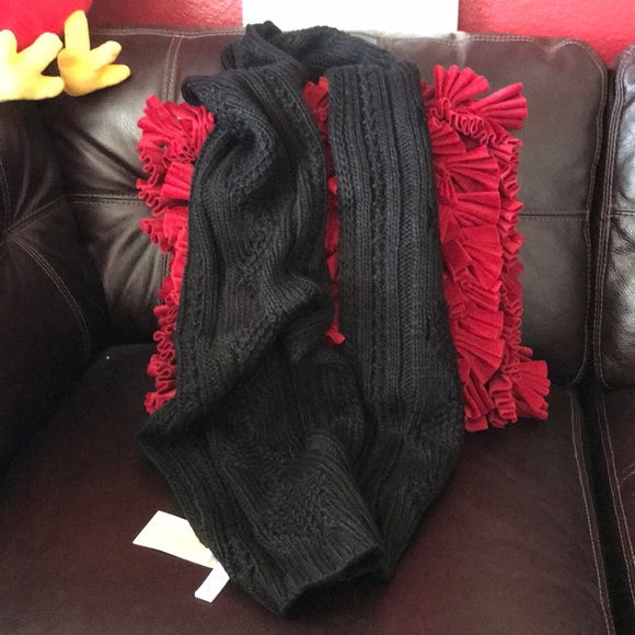 Michael Kors Scarf size  64x10 inches NWT in black - Picture 5 of 6